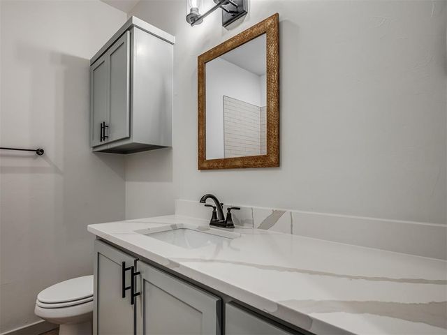 2240 E Thomas Terrace, Mustang, OK 73064