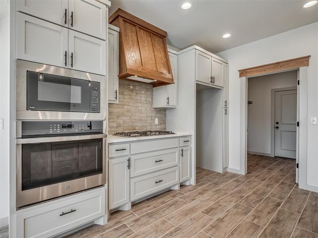 2240 E Thomas Terrace, Mustang, OK 73064