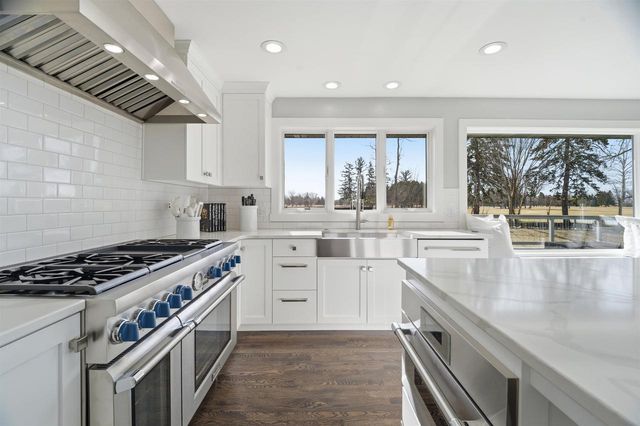 3667 W QUAKER RIDGE LANE, Appleton, WI 54914