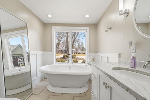 3667 W QUAKER RIDGE LANE, Appleton, WI 54914