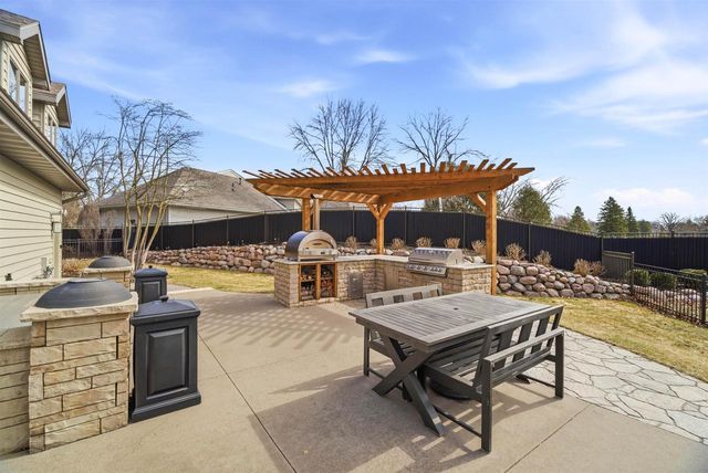 3667 W QUAKER RIDGE LANE, Appleton, WI 54914