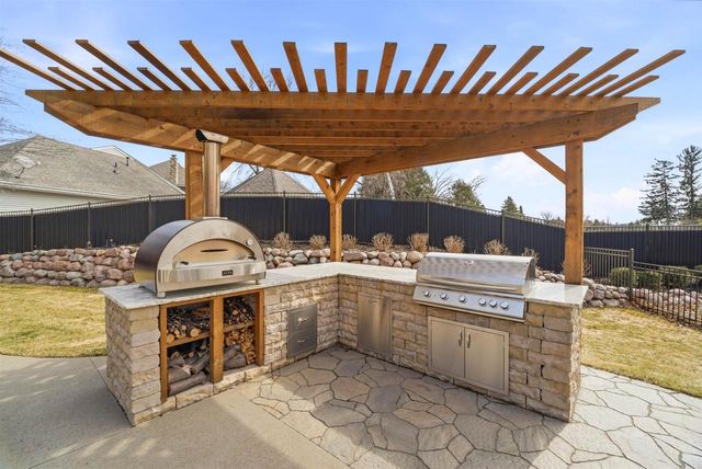 3667 W QUAKER RIDGE LANE, Appleton, WI 54914