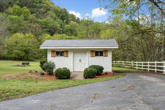 315 Little Creek Rd, Pleasant Shade, TN 37145