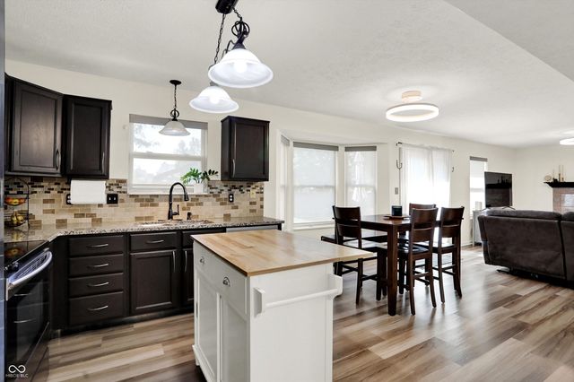 884 Sheffield Drive, Greenwood, IN 46143