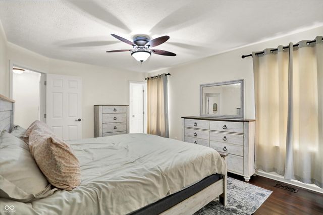 884 Sheffield Drive, Greenwood, IN 46143