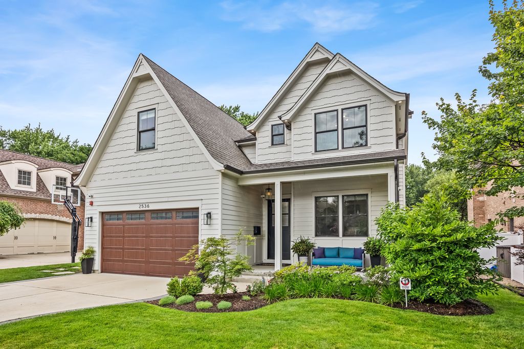 2536 Oak Avenue, Northbrook, IL 60062