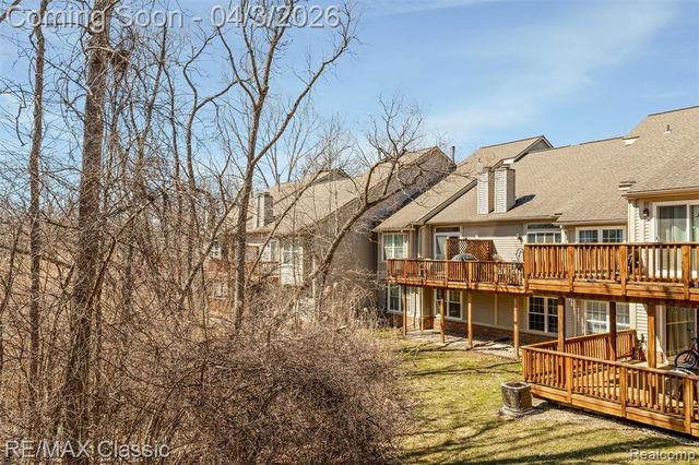 41769 Webster Court, Novi, MI 48377