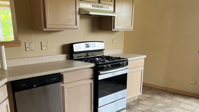 545 N Fox Trail 545, Round Lake, IL 60073
