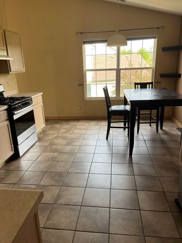 545 N Fox Trail 545, Round Lake, IL 60073