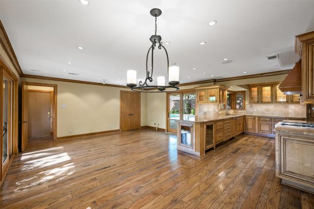 3909 Courtshire Drive, Dallas, TX 75229