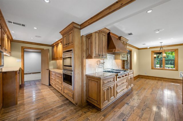 3909 Courtshire Drive, Dallas, TX 75229