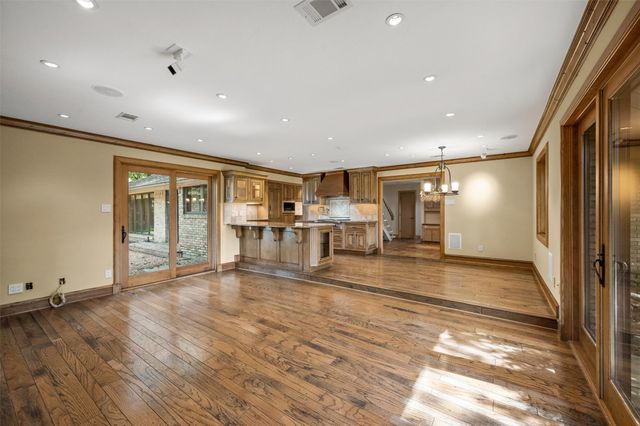 3909 Courtshire Drive, Dallas, TX 75229