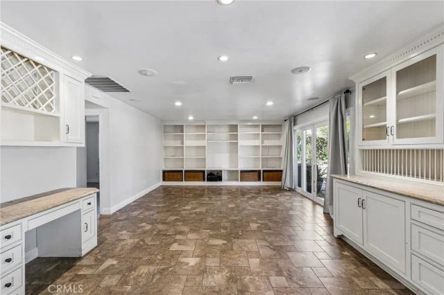 42 Kanan Road, Oak Park, CA 91377