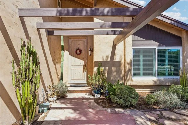 42 Kanan Road, Oak Park, CA 91377