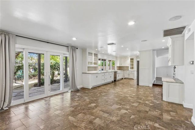 42 Kanan Road, Oak Park, CA 91377