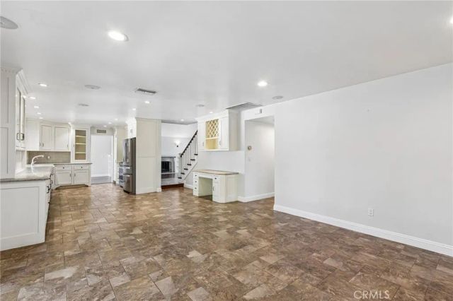 42 Kanan Road, Oak Park, CA 91377