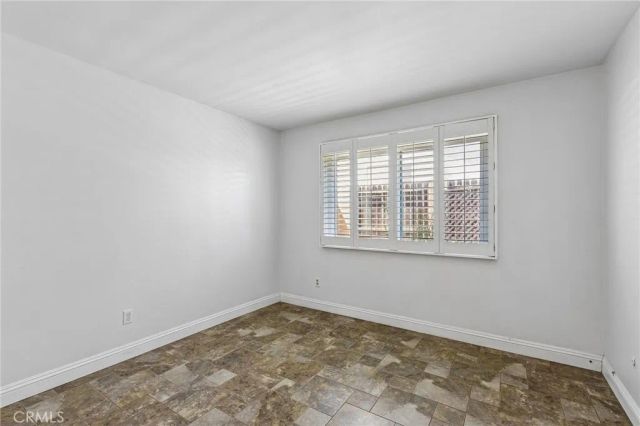42 Kanan Road, Oak Park, CA 91377