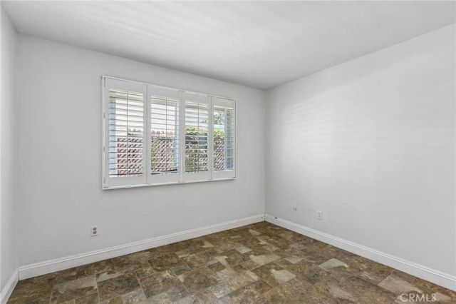 42 Kanan Road, Oak Park, CA 91377
