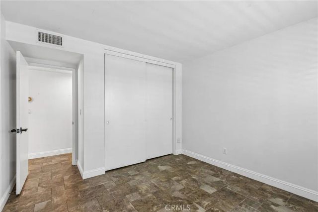 42 Kanan Road, Oak Park, CA 91377
