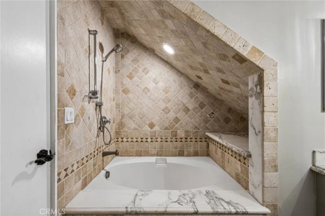 42 Kanan Road, Oak Park, CA 91377