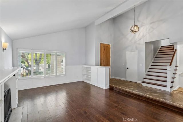 42 Kanan Road, Oak Park, CA 91377