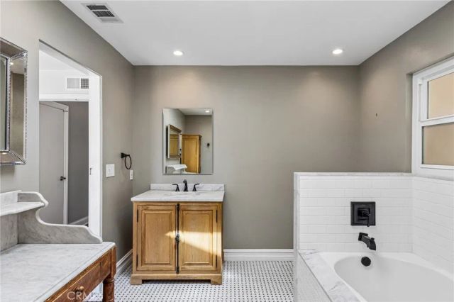 42 Kanan Road, Oak Park, CA 91377