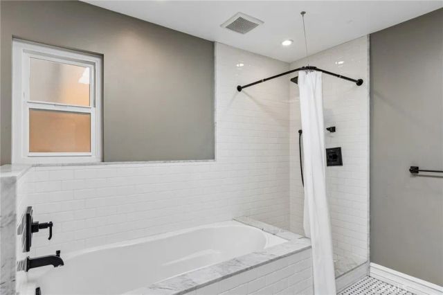 42 Kanan Road, Oak Park, CA 91377