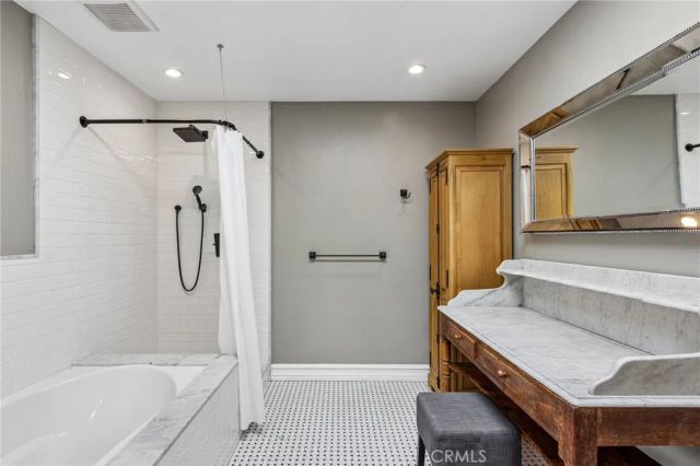 42 Kanan Road, Oak Park, CA 91377