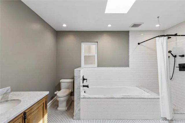 42 Kanan Road, Oak Park, CA 91377