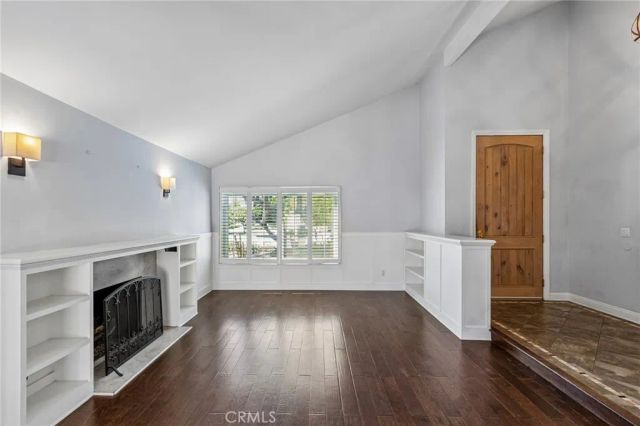 42 Kanan Road, Oak Park, CA 91377