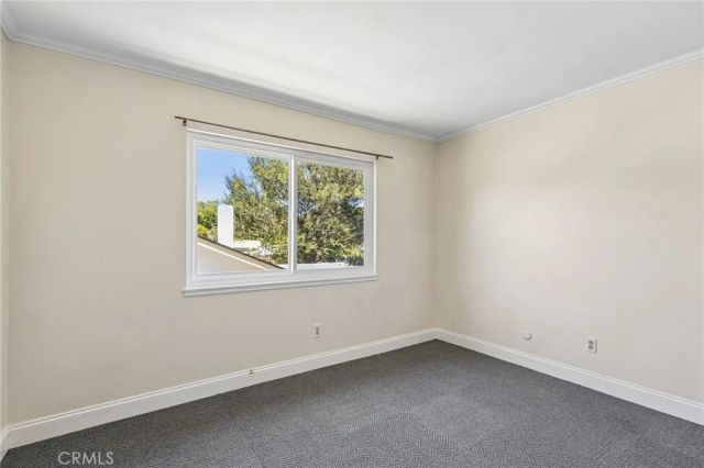 42 Kanan Road, Oak Park, CA 91377