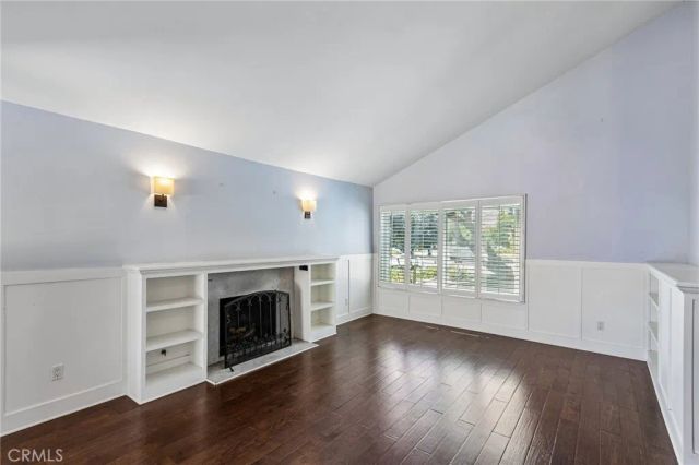 42 Kanan Road, Oak Park, CA 91377