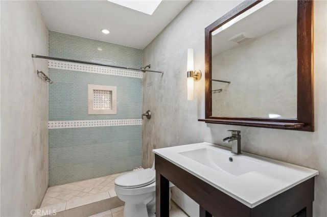 42 Kanan Road, Oak Park, CA 91377