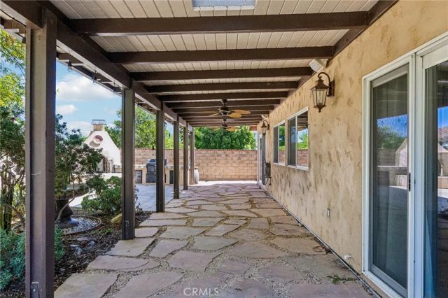 42 Kanan Road, Oak Park, CA 91377