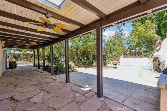 42 Kanan Road, Oak Park, CA 91377