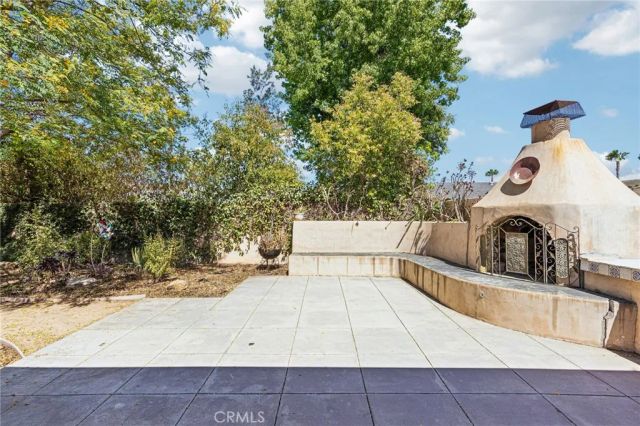42 Kanan Road, Oak Park, CA 91377