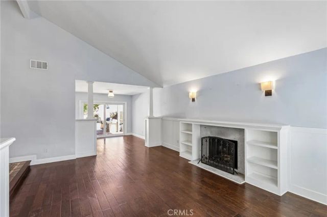 42 Kanan Road, Oak Park, CA 91377