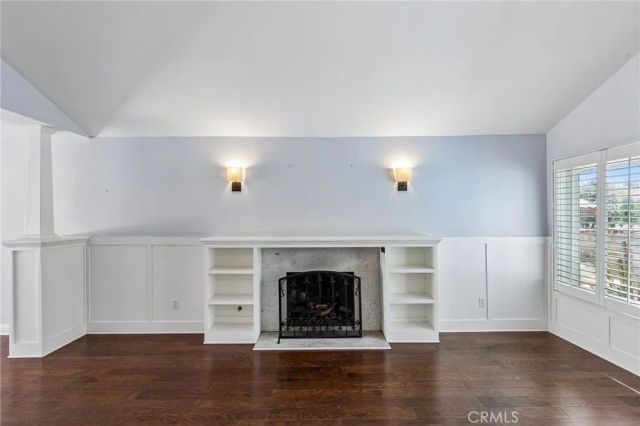 42 Kanan Road, Oak Park, CA 91377