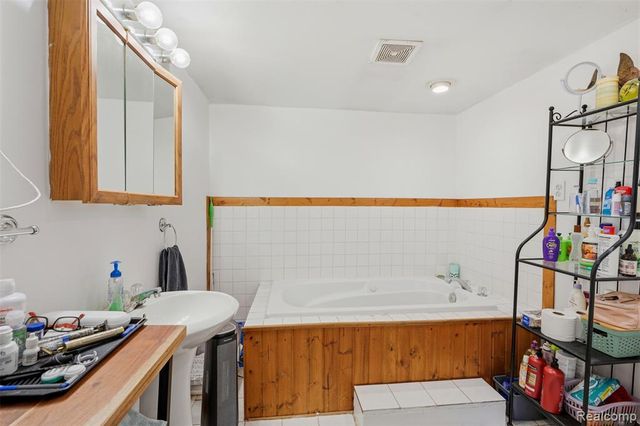 8732 Kinch Road, Jackson, MI 49201