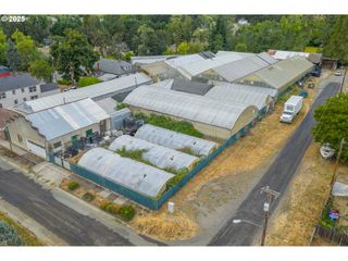 55 Q St, Cottage Grove, OR 97424