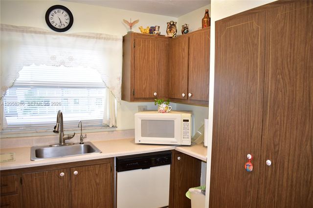9320 Sunrise Lakes Blvd 303, Sunrise, FL 33322