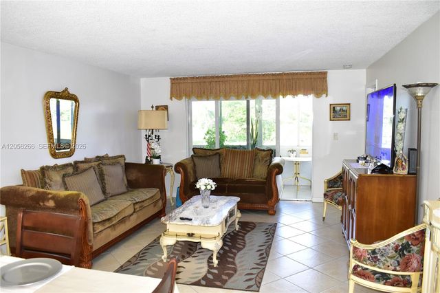 9320 Sunrise Lakes Blvd 303, Sunrise, FL 33322