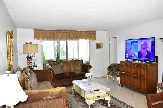 9320 Sunrise Lakes Blvd 303, Sunrise, FL 33322