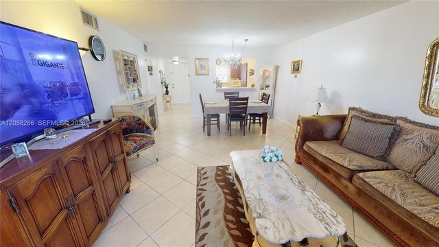 9320 Sunrise Lakes Blvd 303, Sunrise, FL 33322
