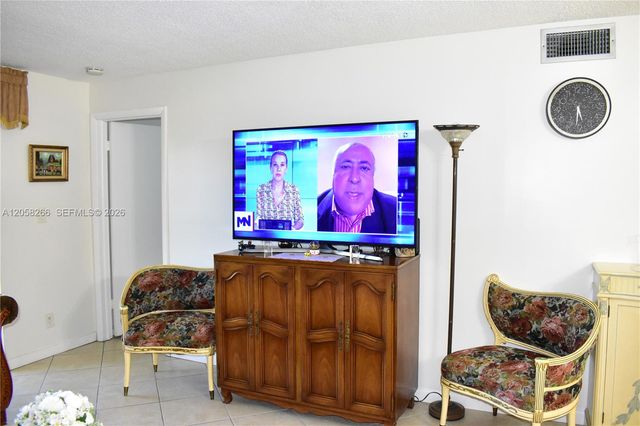 9320 Sunrise Lakes Blvd 303, Sunrise, FL 33322