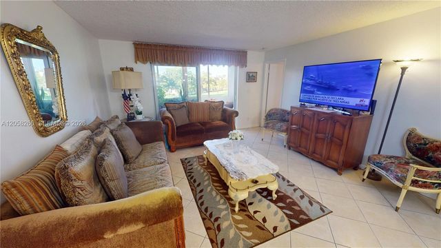 9320 Sunrise Lakes Blvd 303, Sunrise, FL 33322