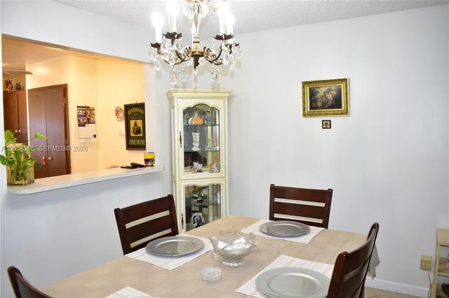 9320 Sunrise Lakes Blvd 303, Sunrise, FL 33322