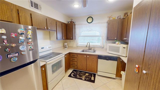 9320 Sunrise Lakes Blvd 303, Sunrise, FL 33322