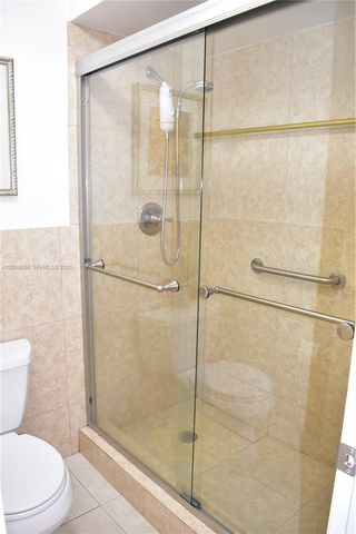 9320 Sunrise Lakes Blvd 303, Sunrise, FL 33322