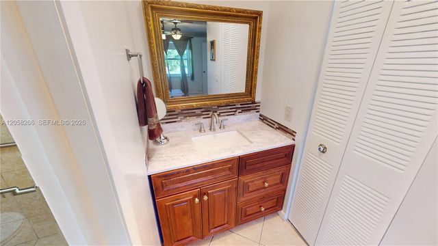 9320 Sunrise Lakes Blvd 303, Sunrise, FL 33322